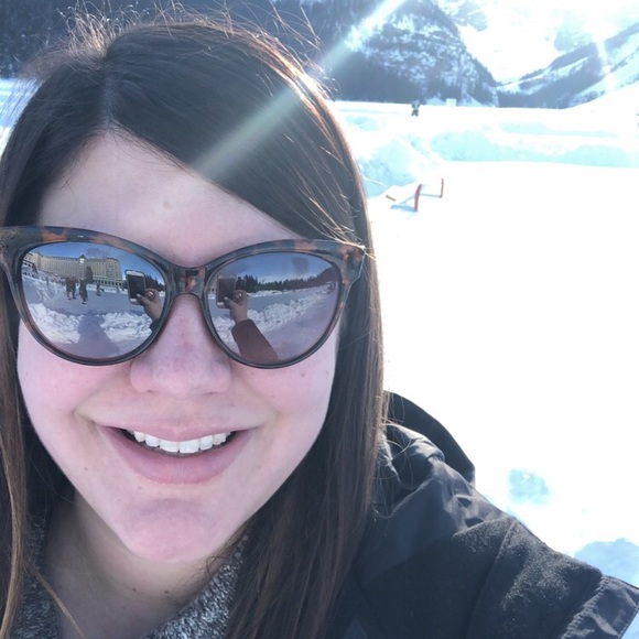 Meet your Posher, Clarissa - Picture 3 of 4